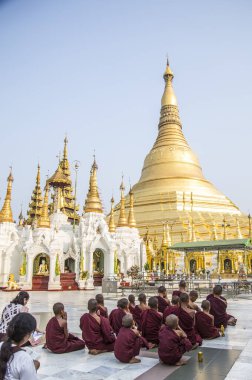 Bago, Myanmar - 2018 Baharı: Yangon Bobita Stupa, Myanmar