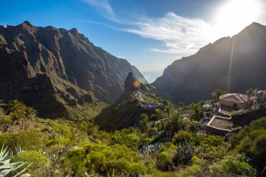 Tenerife adasındaki Masca köyü yakınlarındaki dağların manzarası