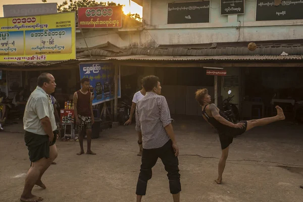 Bago Myanmar Primavera 2018 Local People Playing Ball — Fotografia de Stock