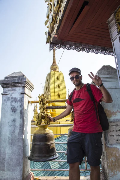 Bagan Myanmar Frühling 2018 Mann Antiken Tempel Von Bagan Myanmar — Stockfoto