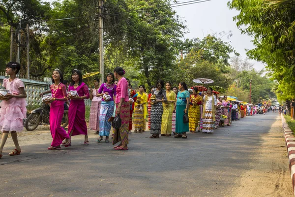 Bagan Myanmar Jaro 2018 Přehlídka Lidí Tradičních Kostýmech Slonech — Stock fotografie