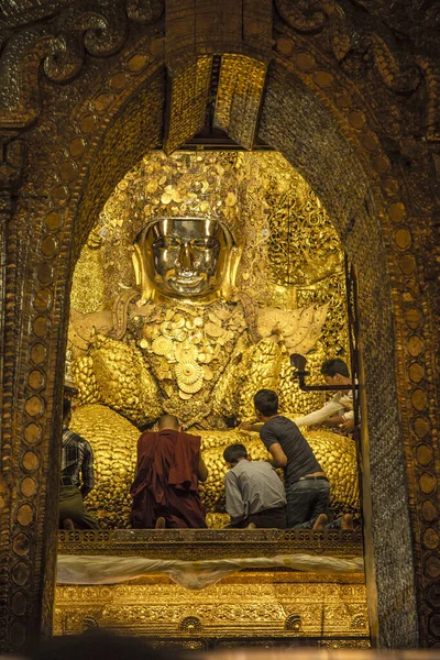 Mandalay Myanmar Jaro 2018 Skupina Lidí Chrámu — Stock fotografie