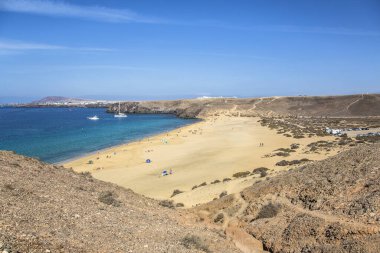 Papagayo 'nun güzel plajı. Lanzarote Adası, İspanya