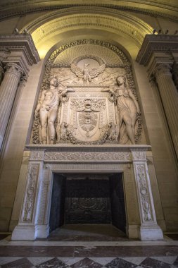 Paris, Fransa - 6 Aralık 2018: Louvre Müzesinin İçi