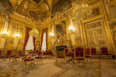Paris, Fransa - 6 Aralık 2018: Louvre Müzesinin İçi