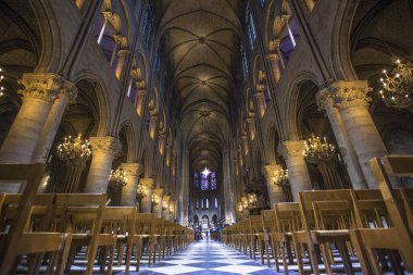 Paris, Fransa - 6 Aralık 2018: Yangından birkaç ay önce Notre Dame 