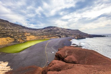 Lanzarote 'deki Charco Verde' nin güzel panoramisi. İspanya