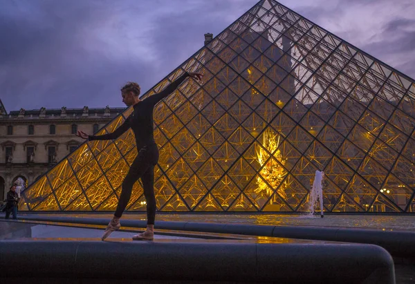 Paris França Dezembro 2018 Exterior Museu Louvre — Fotografia de Stock