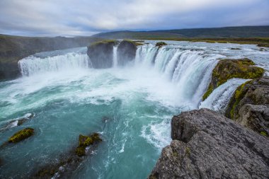 Godafoss şelalesi, yukarıdaki şelale. İzlanda