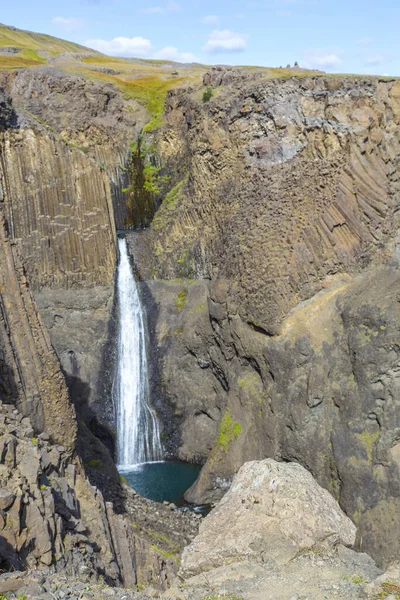 Hengifoss Terceira Maior Cachoeira Islândia — Fotografia de Stock
