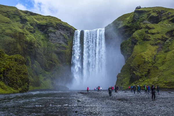Famosa Cascada Skogafoss Círculo Dorado Islandia Visitada Por Los Turistas — Foto de Stock