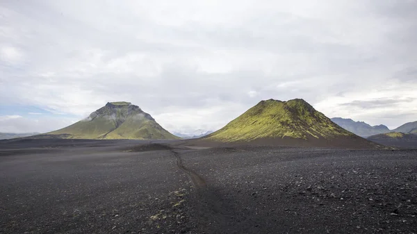 Schöne Zwillingsberge Der Mondlandschaft Des Landmannalaugar Treks Island Trekking Landmannalaugar — Stockfoto