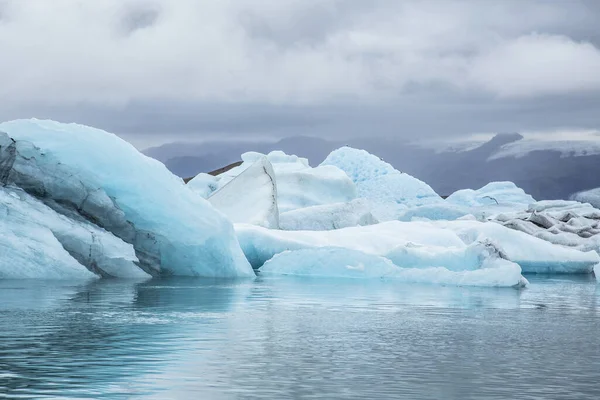 位于冰岛东南部Vatnajokull国家公园边缘的大冰川湖Jokulsarlon 冰川河泻湖 的冰层细节 — 图库照片