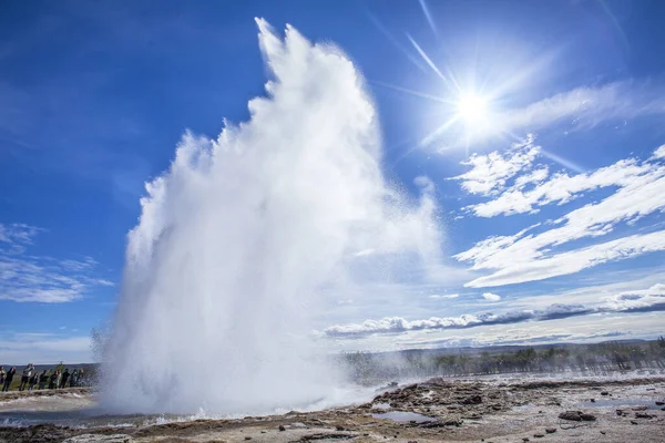 Strokkur Гейзер Фонтанного Типа Исландии — стоковое фото