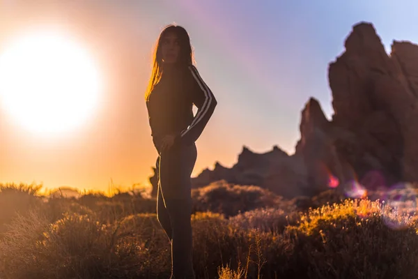 Bela Jovem Mulher Vulcão Teide Ilha Tenerife — Fotografia de Stock