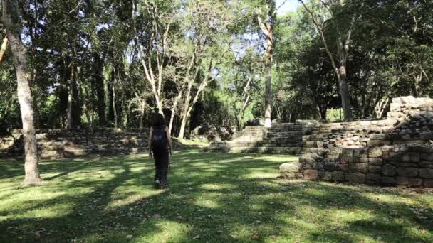 Uma Jovem Divertindo Uma Rede Copan Ruinas Honduras — Vídeo de Stock