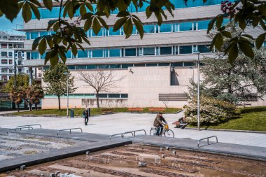 San Sebastian, Gipuzkoa / İspanya; 30 Nisan 2020: Hapis ve sosyal uzaklık nedeniyle boş sokaklar