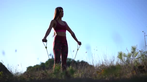 Zumaia Gipuzkoa Hiszpania Wrzesień 2019 Młoda Kobieta Wykonująca Ćwiczenia Fitness — Wideo stockowe