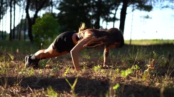 Zumaia Gipuzkoa Spagna Settembre 2019 Esercizio Burpees Una Giovane Donna — Video Stock