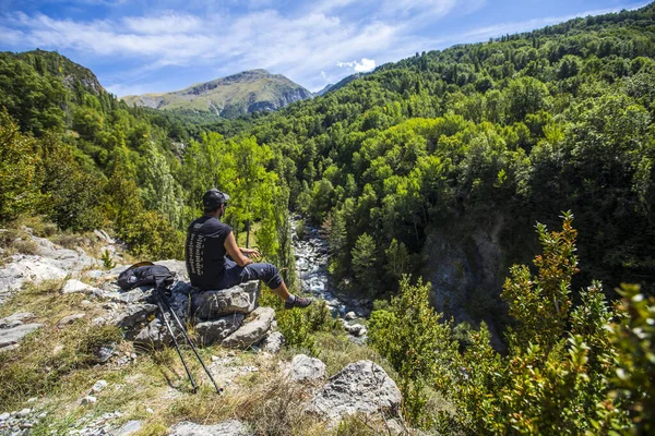 Joven Sobre Bosque Panticosa Los Pirineos Aragón España — Foto de Stock