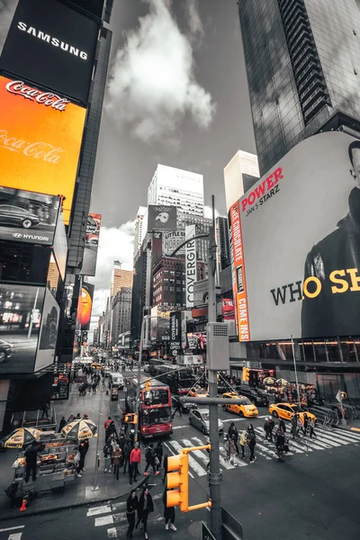 Νέα Υόρκη Ηνωμένες Πολιτείες Ιανουαρίου 2020 Mega Διαφημίσεις Στην Περίφημη — Φωτογραφία Αρχείου
