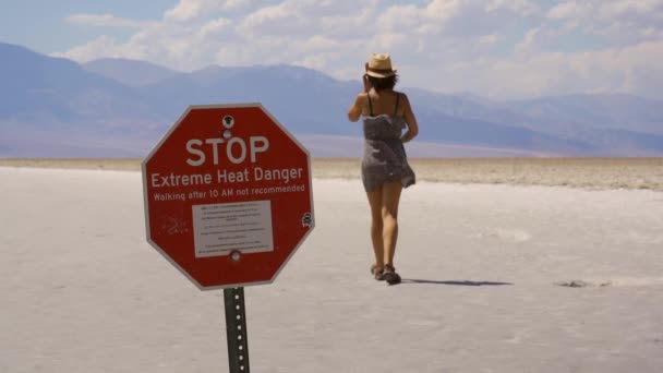 Alarm Kolorystyczny Badwater Basin Pustyni Doliny Śmierci Kalifornii Stany Zjednoczone — Wideo stockowe