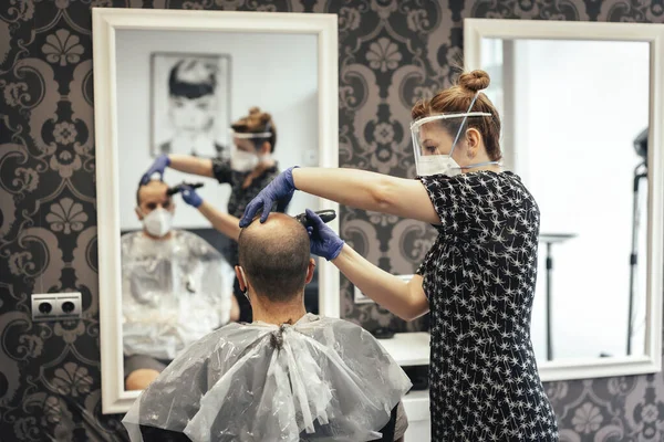 Hairdresser Security Measures Covid New Normality Social Distance Hairdresser Client — Stock Photo, Image