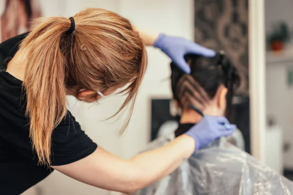 Hairdresser Mask Shaving Client Reopening Security Measures Hairdressers Covid Pandemic — Stock Photo, Image