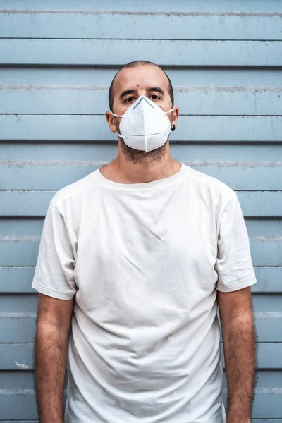 Young Man White Shirt Mask Metal Door Health Emergency Pandemic — Stock Photo, Image