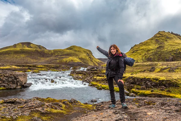 Una Joven Gran Río Desde Caminata Desde Landmannalaugar Islandia — Foto de Stock