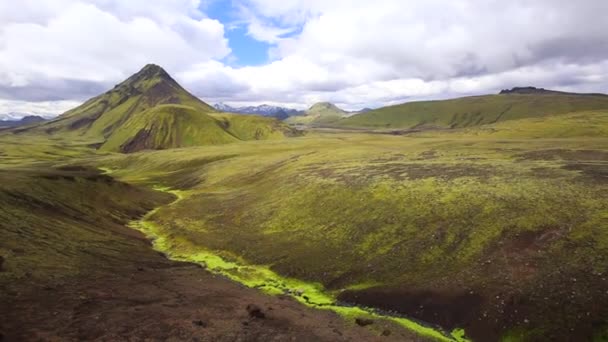 距冰岛Landmannalaugar 54公里的长途跋涉中美丽的绿山 — 图库视频影像