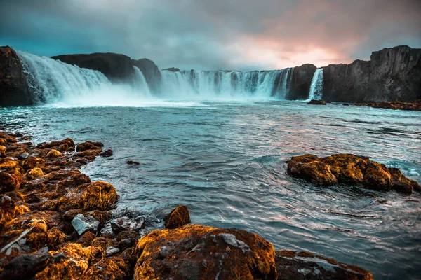 Den Imponerande Godafoss Vattenfall Underifrån Island — Stockfoto