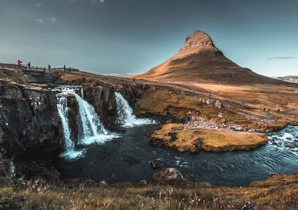 Beroemde Ijslandse Berg Kirkjufell Kleine Watervallen Een Augustus Ochtend — Stockfoto