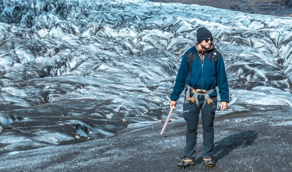 Homem Olhando Para Paisagem Incrível Islândia — Fotografia de Stock