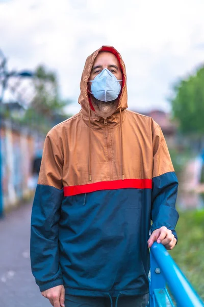 Young Caucasian Man Mask Walking Park River First Walks Uncontrolled — Stock Photo, Image