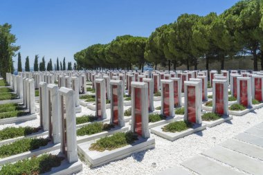 1 Ağustos 2017, Çanakkale (Çanakkale) Türkiye 'nin Çanakkale ilçesindeki Gelibolu kentinde şehit Türk askeri mezarlığı 