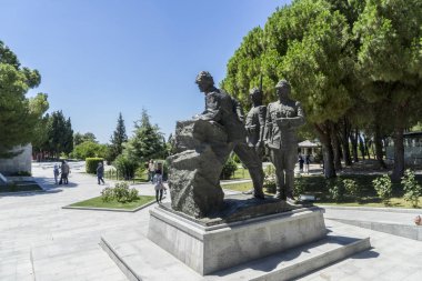 1 Ağustos 2017, Çanakkale 'deki Atatürk heykeli (Dardanelles) Gelibolu, Çanakkale, Türkiye' de şehit anıtı