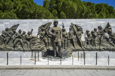 1 Ağustos 2017, Çanakkale 'deki Atatürk heykeli (Dardanelles) Gelibolu, Çanakkale, Türkiye' de şehit anıtı