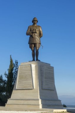 Çanakkale 'deki Atatürk heykeli (Çanakkale), Çanakkale' de şehit anıtı 