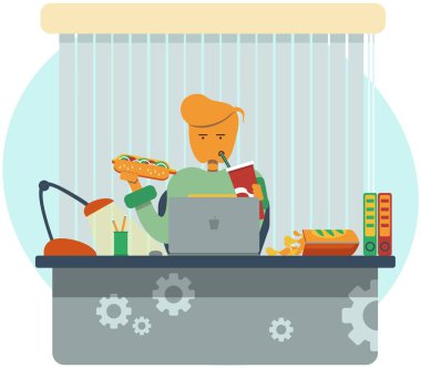 Adam iş yerinde öğle yemeği yiyor. Çok işiniz olduğunda, hemen işyerinizde yiyin: cips, sosisli sandviç, karbonatlı tatlı içecek..