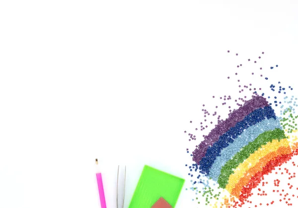 Der Regenbogen Aus Bunten Kristallen Pinzette Stift Und Tablett Für — Stockfoto