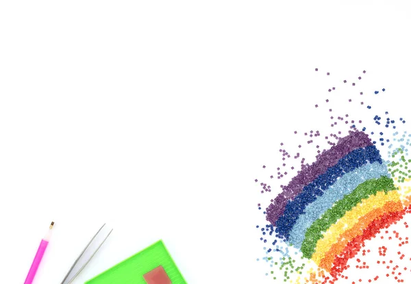 Der Regenbogen Aus Bunten Kristallen Pinzette Stift Und Tablett Für — Stockfoto