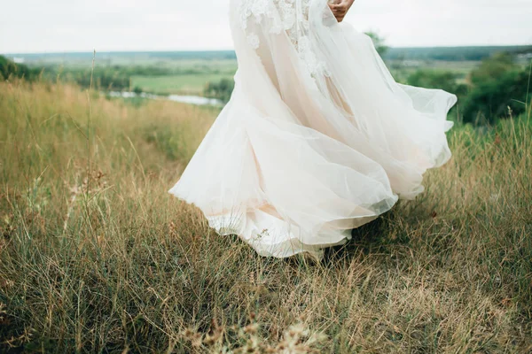Détails d'une robe de mariée . — Photo