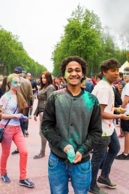 Renkler ve bahar Holi Gorki Park Hint Festivali kutlama