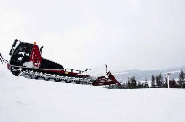 Neve groomer passeios para o trabalho — Fotografia de Stock