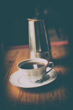 Kahve demlemek hazırlanıyor.