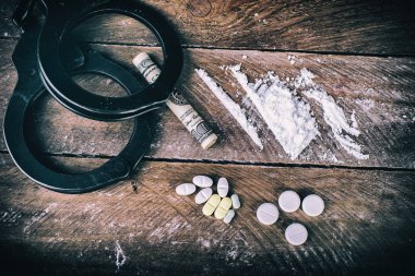 Uyuşturucu ve yasak - maddeler tutuklama suçluların