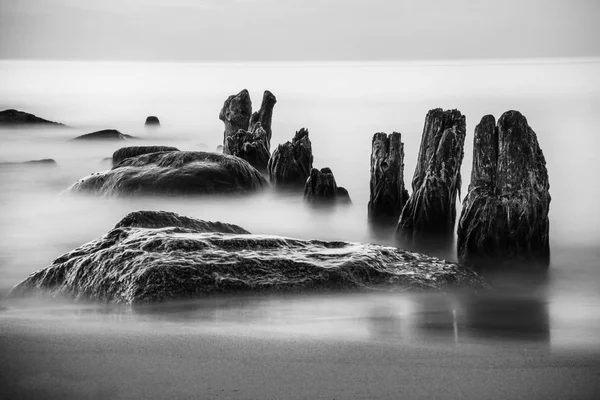 Polnisches Meer aus Buhnen und Sanddünen. — Stockfoto