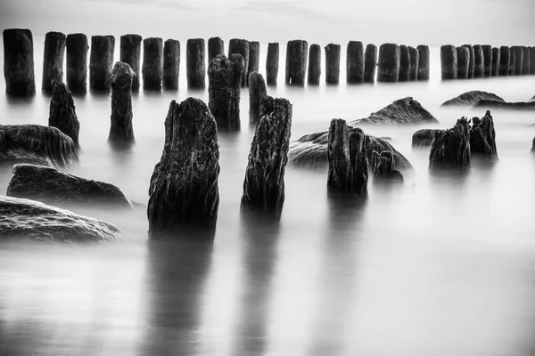 Polnisches Meer aus Buhnen und Sanddünen. — Stockfoto