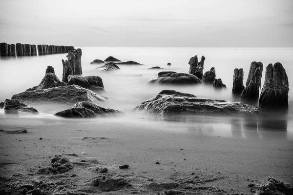 Polnisches Meer aus Buhnen und Sanddünen. — Stockfoto